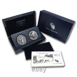En français, cela se traduit par : Ensemble de deux pièces d'argent American Eagle de 2013 de la Monnaie de West Point (avec boîte et certificat d'authenticité) Référence #76075